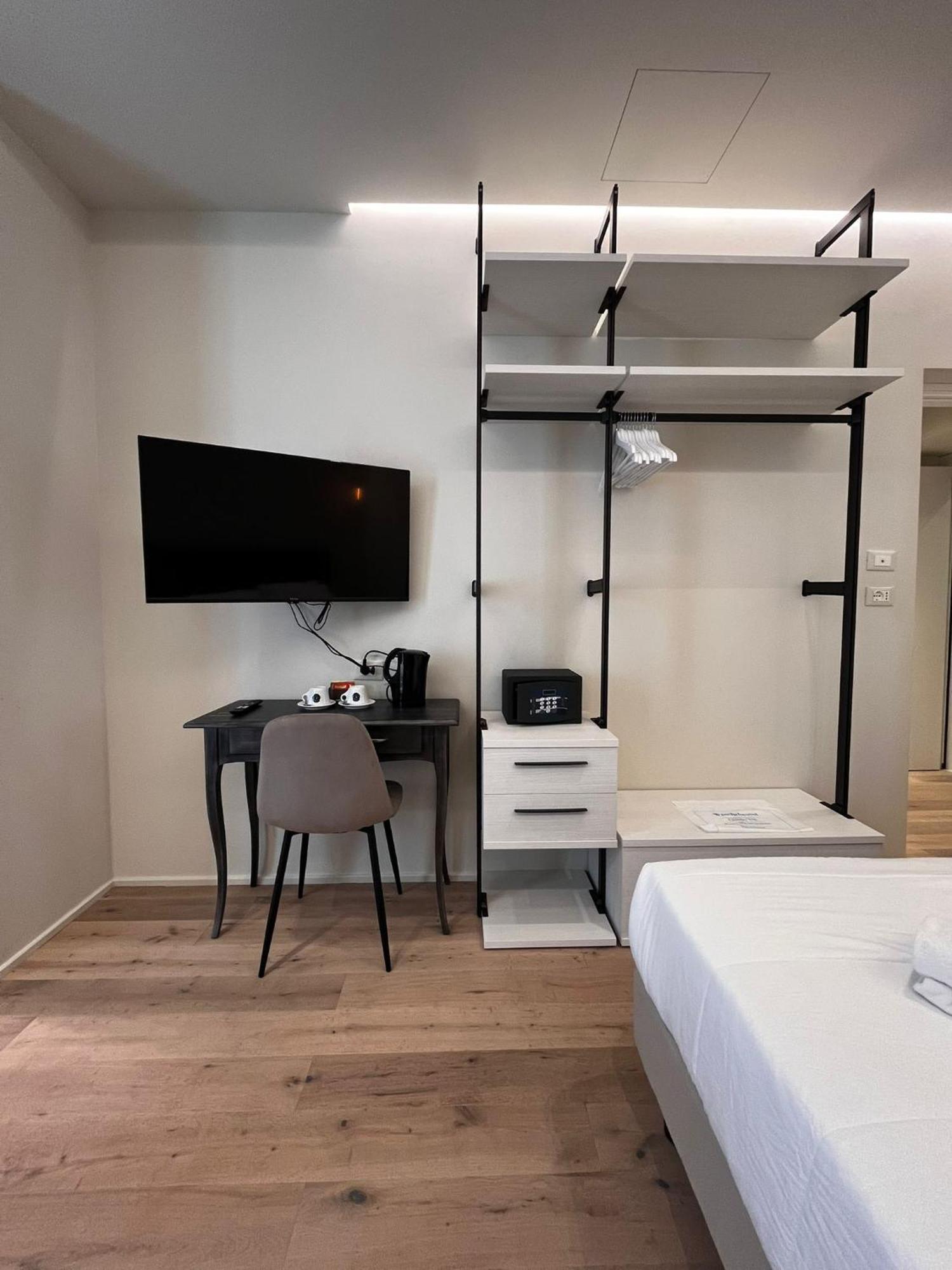 Adalesia Hotel&coffee Hotel